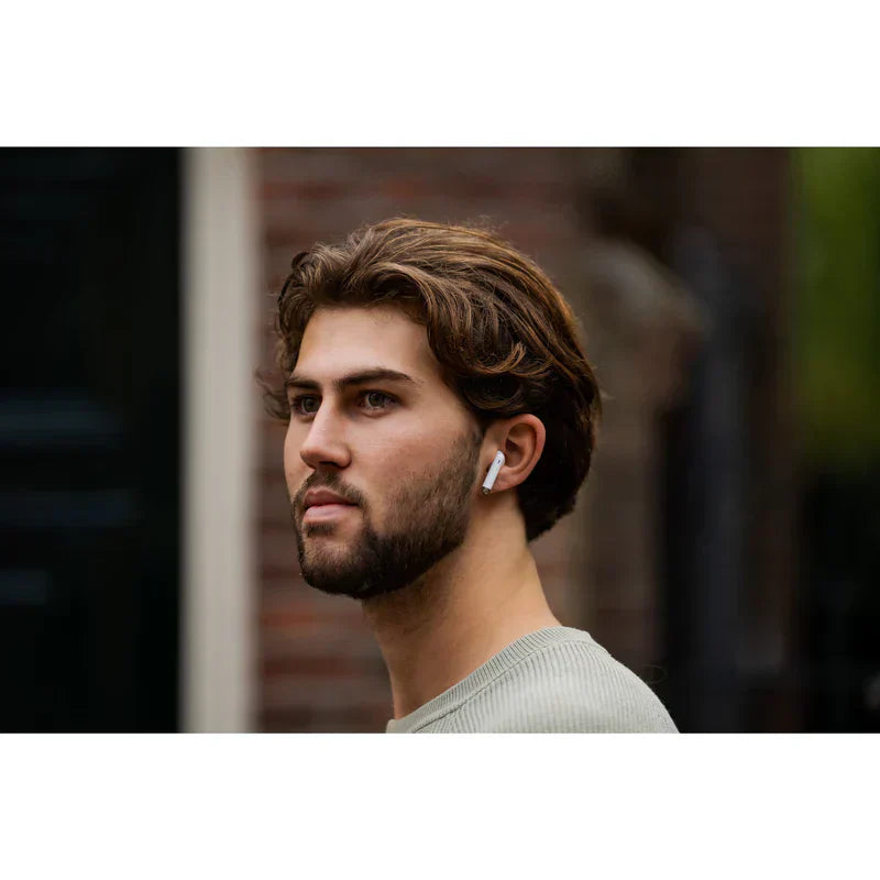 Waarom klinkt muziek soms dof of hol in oordopjes?